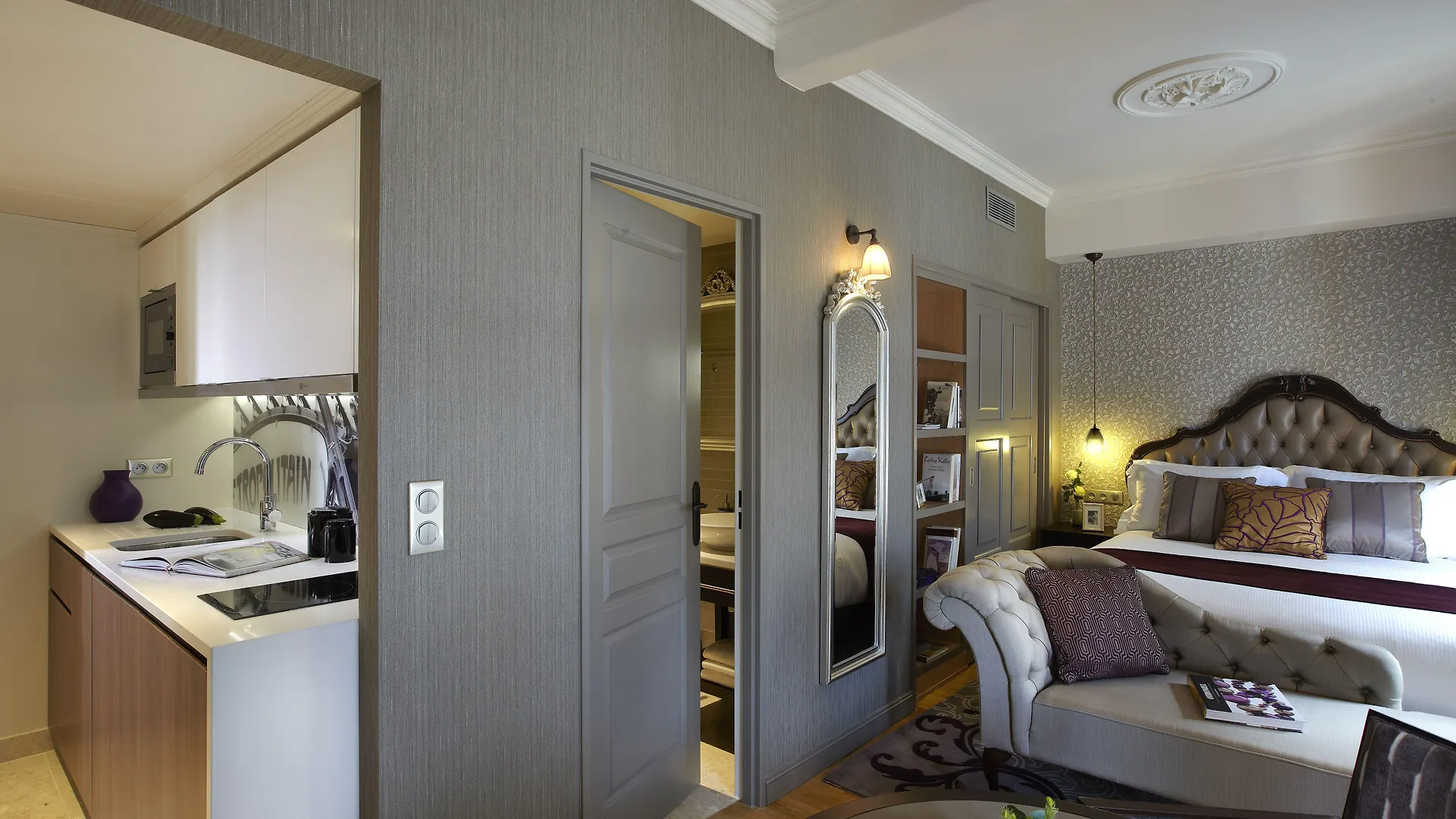 La Clef Louvre By The Crest Collection