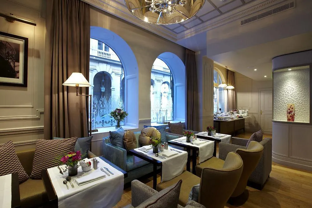 La Clef Louvre By The Crest Collection Hotel Paris
