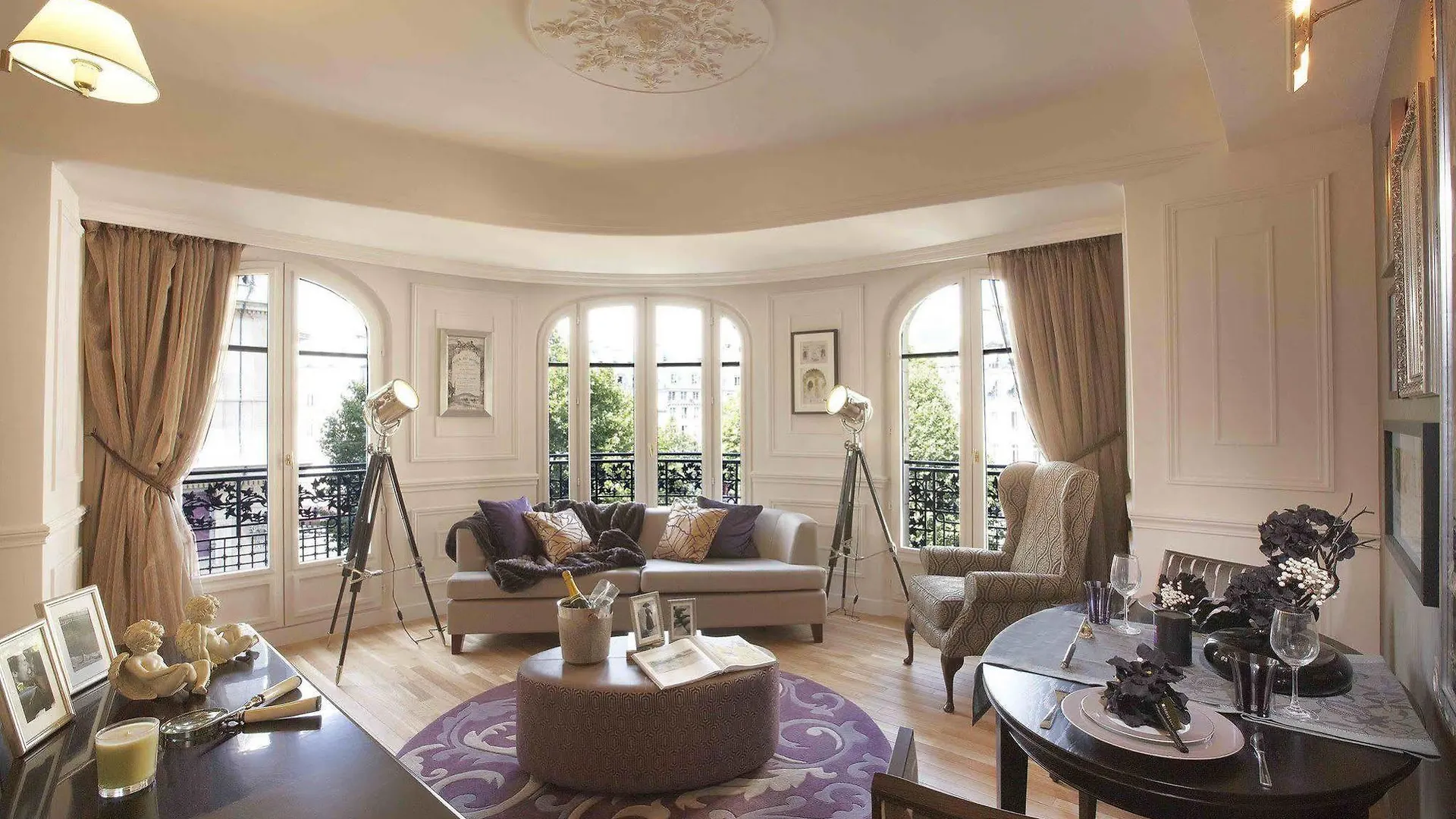 La Clef Louvre By The Crest Collection