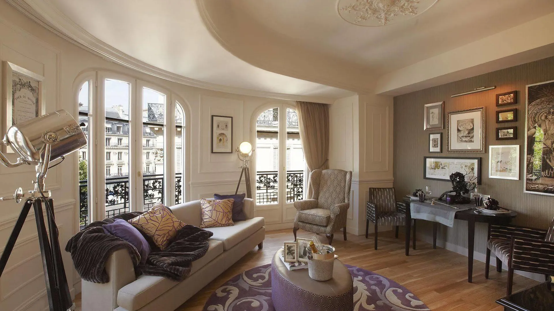 La Clef Louvre By The Crest Collection Paris