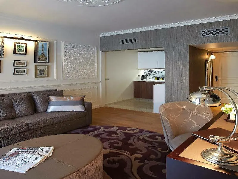 La Clef Louvre By The Crest Collection Hotel Paryż